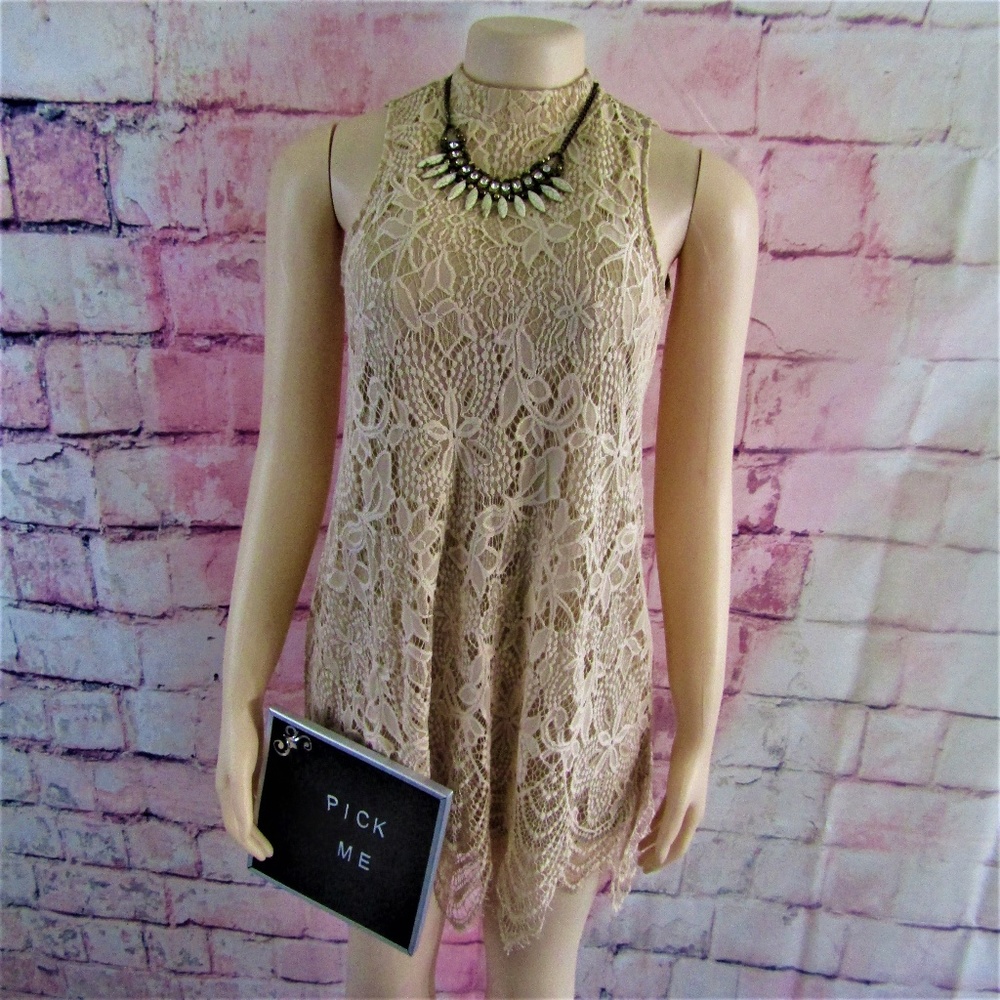 Love Fire Lace Key Hole Back Dress S